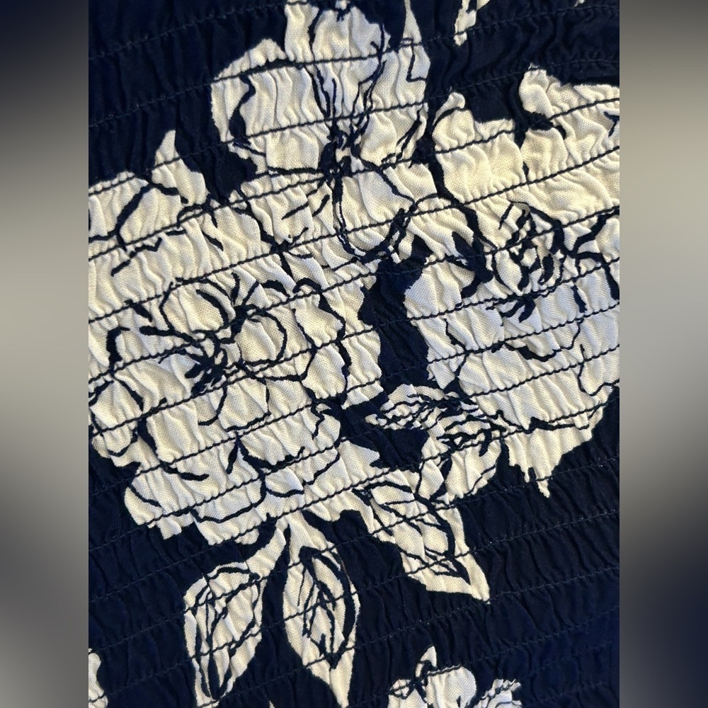 NWT Croft & Barrow Navy Blue White Floral Top SZ S​ - Picture 12 of 16